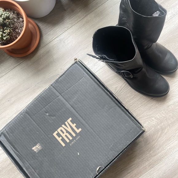Frye Veronica Shortie boots size 7 - Picture 8 of 8